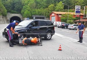 Spoleto - Scontro auto-moto sulla Flaminia, nei pressi del valico della Somma