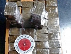 Orte - Hashish nel bagagliaio dell'auto - La droga sequestrata dai carabinieri