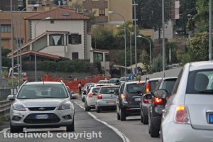 Viterbo - Lavori alla rotaroria via Genova - Traffico in tilt