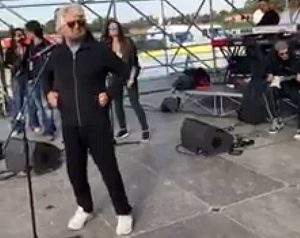 Rimini - Beppe Grillo sul palcoscenico