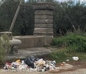 Soriano nel Cimino - Fontana deturpata