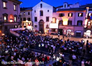 Viterbo - Santa Rosa - L'attesa di Gloria a piazza del Comune