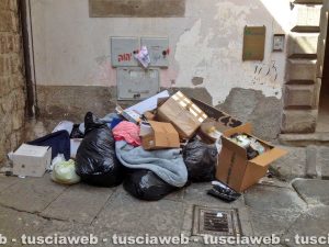 Viterbo - Rifiuti a via Sacchi