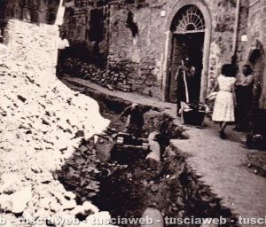 Viterbo - Via Valle Piatta 1957 - Scavi per l'interramento della tubazione del gas