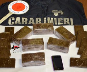 La droga sequestrata dai carabinieri dopo il controllo al casello di Orvieto