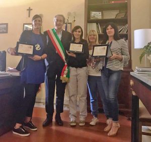 Tarquinia Il sindaco Mencarini premia le vetrine vincenticon-le-vincitrici