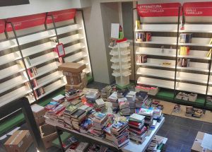 Il Mondadori Book Store in allestimento a piazza della Rocca