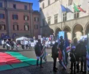 Viterbo - La manifestazione della Fai Cisl sotto la prefettura