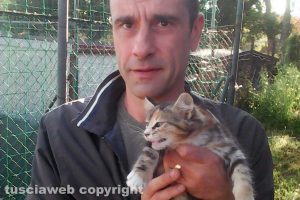 Viterbo - Carlo Cilli e la giovane gattina