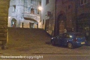 Viterbo - Sosta selvaggia in via Cavour