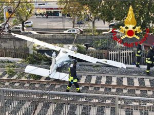 L'ultraleggero precipitato sui binari tra Roma e Gallese