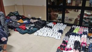 Alcuni dei prodotti contraffatti sequestrati dalla guardia di finanza a Soriano nel Cimino