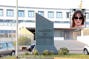 Il tribunale di Viterbo - Nel riquadro: Janina Vasilescu