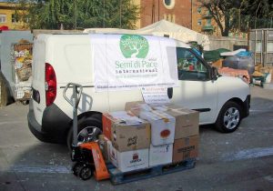 Il furgone di Semi di pace consegnato a Livorno