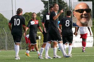 Sport - Calcio - Monterosi - I biancorossi dopo un gol - Nel riquadro: Il presidente Capponi