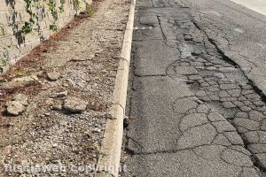 Viterbo - Incuria a via del Colle a San Martino al Cimino