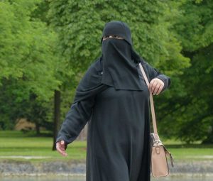 Una donna col burqa