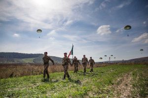 Aviolancio Bandiera di Guerra del 185° Reggimento Artiglieria Paracadutisti