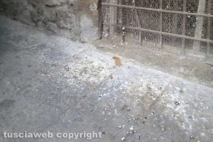 Viterbo - Sporcizia lungo le vie di Bagnaia