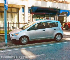 Viterbo - Parcheggio selvaggio in via della Pila
