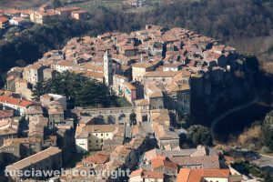 Foto aerea del centro storico di Farnese