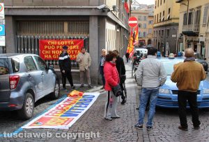 Viterbo - Il presidio Usb sotto l'Inps