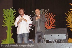 Viterbo - Teatro Caffeina - Rossi e Baffo in ginocchio