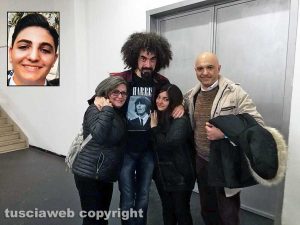 Caparezza con mamma Paola, Elisabetta e papà Salvatore - Nel riquadro: Giuseppe Centamore
