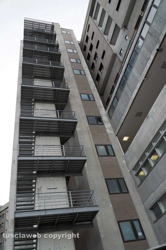 Ospedale di Belcolle - Donna giù dalla scala antincendio