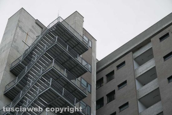 Ospedale di Belcolle - Donna giù dalla scala antincendio