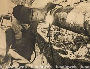 Viterbo - Come eravamo - Anni '60-'70 - Fulvio Cappelli salda la tubazione del gas
