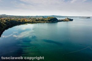 Marta - Il lago di Bolsena visto da un drone