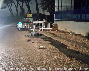 Viterbo - Una buca transennata al Poggino