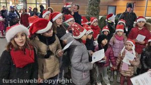Viterbo - Il coro itinerante dei bambini della parrocchia dei santi Valentino e Ilario