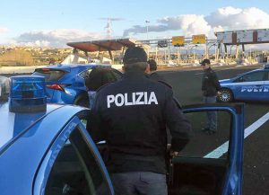 Polizia al casello autostradale di Orte