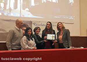 Viterbo - La consegna del premio alla Bontà in memoria di Giuseppe Centamore a Clarissa Pellegrini