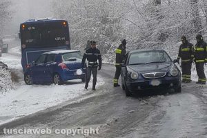 Maltempo - Autobus bloccato sulla Cimina