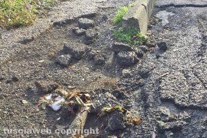Viterbo - Un marciapiede fatiscente