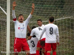Sport - Calcio - Esultanza dei giocatori del Bomarzo
