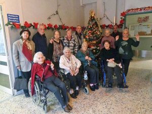 Viterbo - Alcuni ospiti del centro geriatrico "Giovanni XXIII"