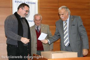 Viterbo - Fiorillo e Caporossi consegnano i buoni