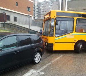 Viterbo - Ospedale Belcolle - Autobus bloccato davanti al reparto malattie infettive