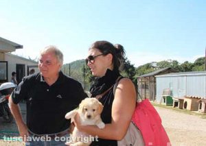 Luisa Ciambella al canile di Bagnaia