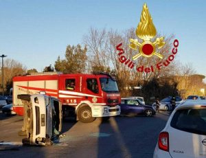 Fiumicino - L'intervento dei vigili del fuoco