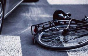 Una bici a terra