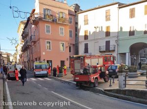 Grotte di Castro - Si incendia bombola del gas,