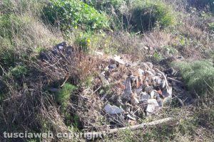 Tarquinia - Rifiuti in località Pisciarello