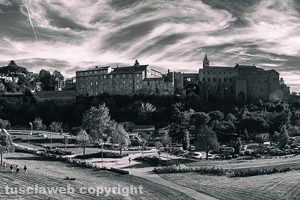 Viterbo - Una panoramica di Valle Faul e del palazzo dei Papi