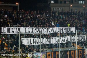 Sport - Calcio - Viterbese - La curva gialloblù