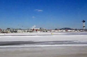 New York - L'aeroporto Jfk sotto la neve